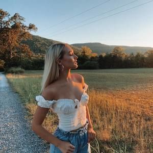 Meet your Posher, Caitlin